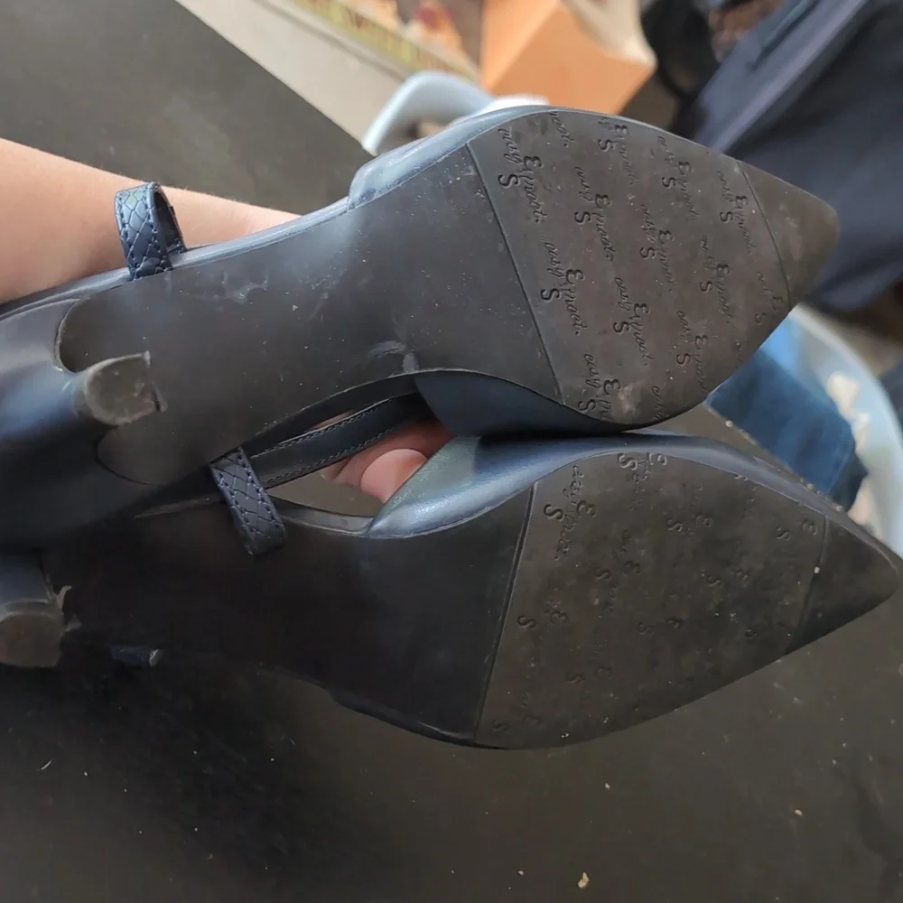 Heels - Picture 3 of 4